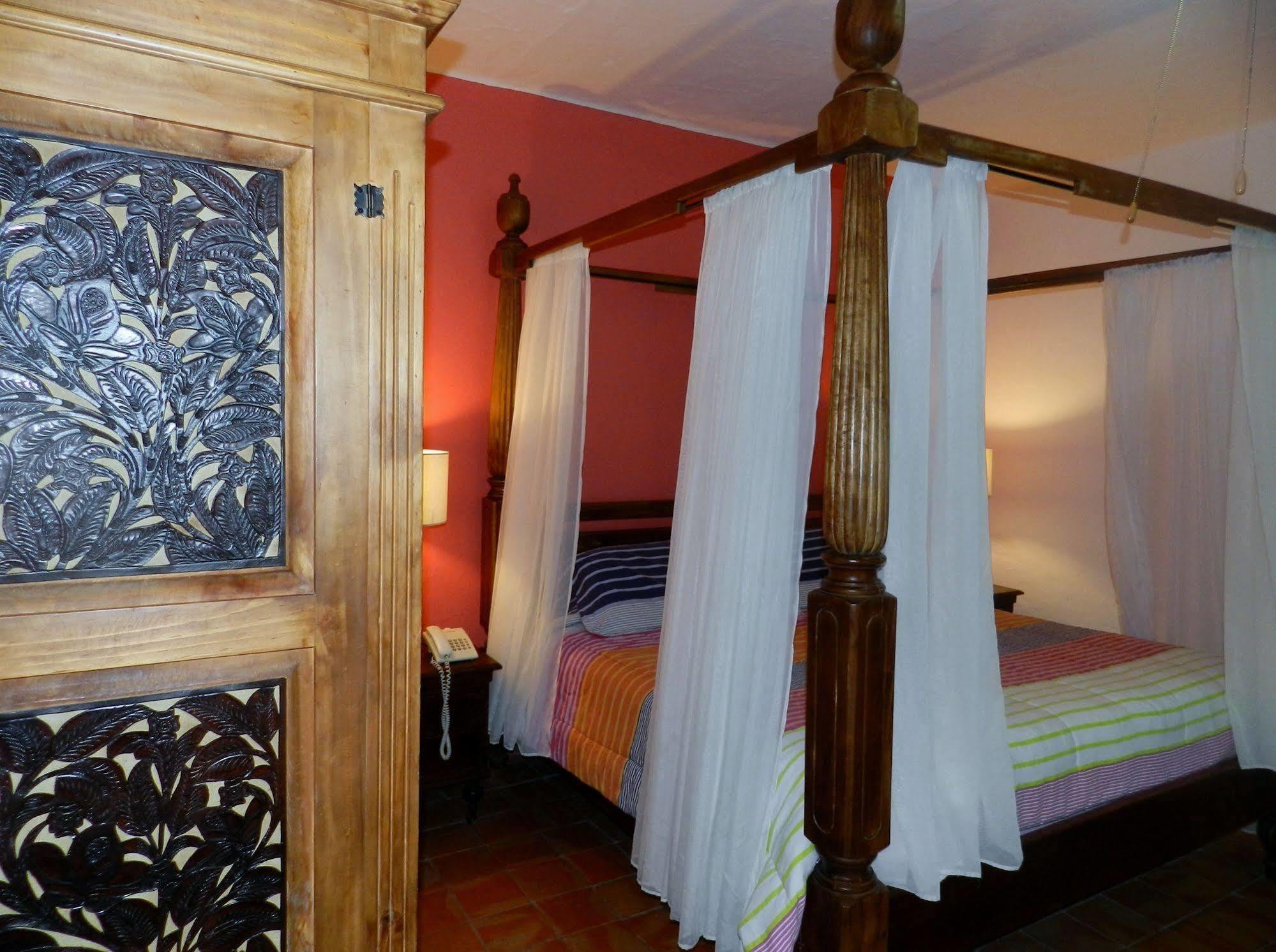 Hotel Rosa Morada Tlaquepaque Exterior photo