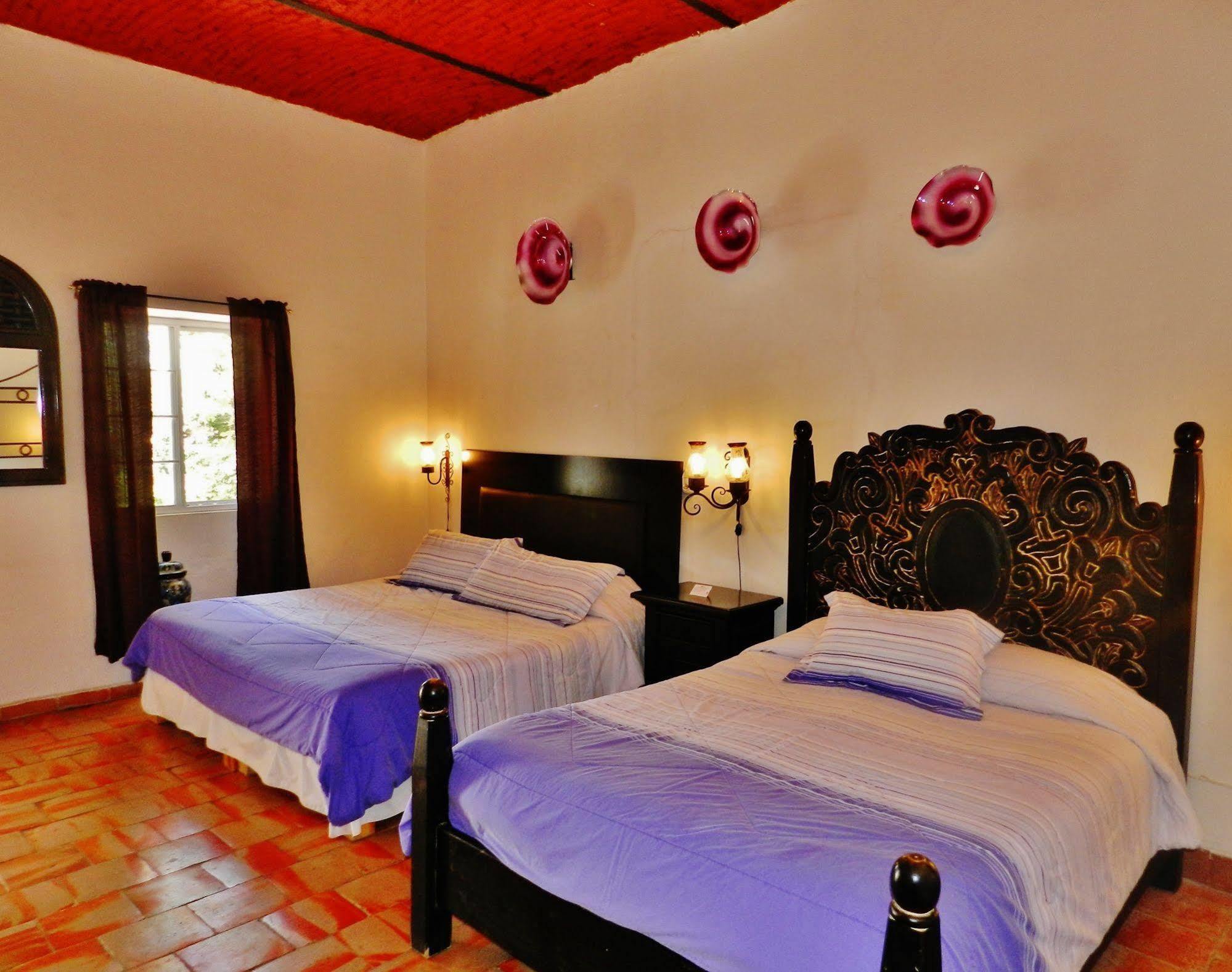 Hotel Rosa Morada Tlaquepaque Exterior photo