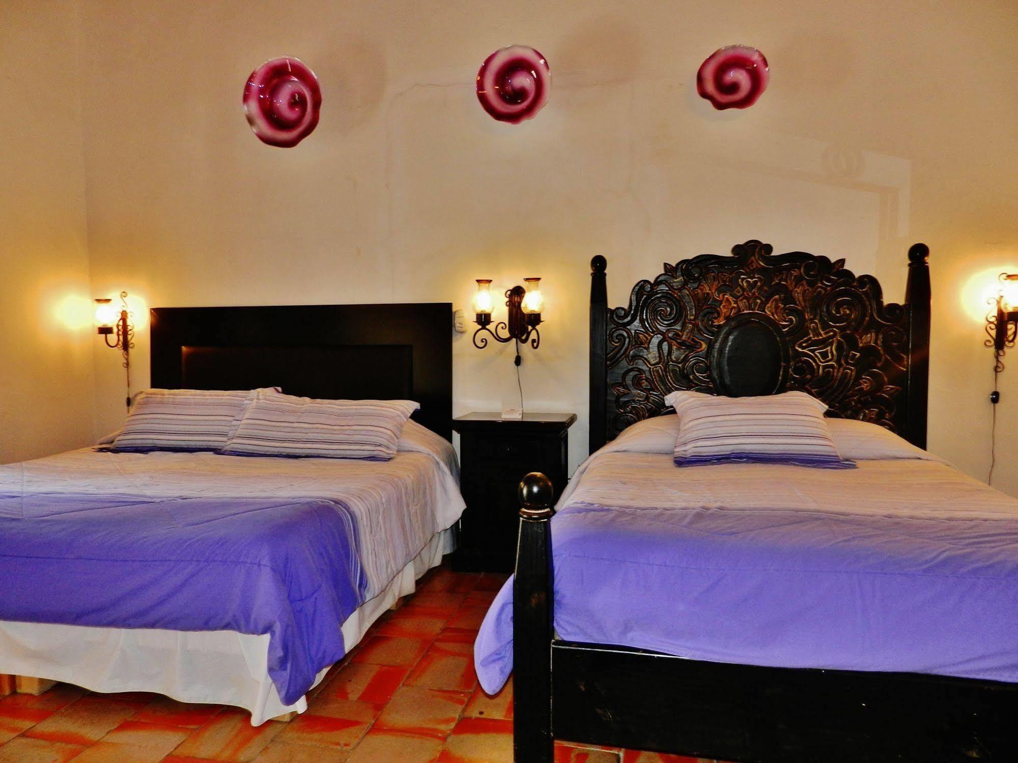 Hotel Rosa Morada Tlaquepaque Exterior photo