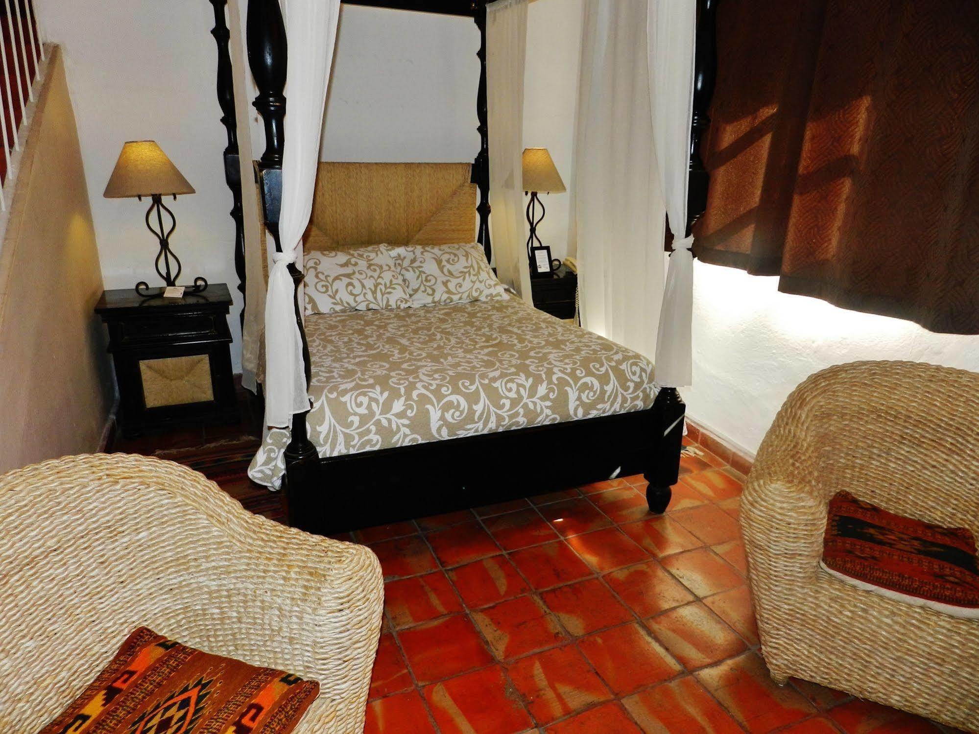 Hotel Rosa Morada Tlaquepaque Exterior photo